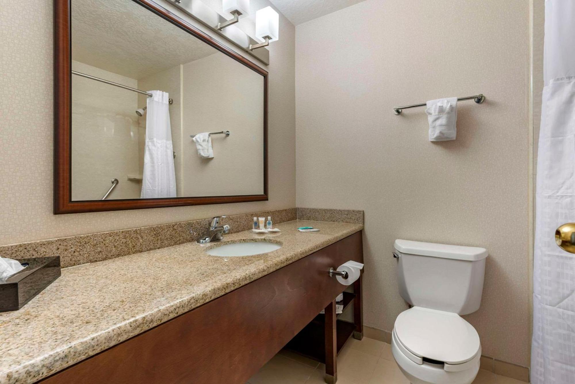 Comfort Inn & Suites Near Fallon Naval Air Station Bagian luar foto