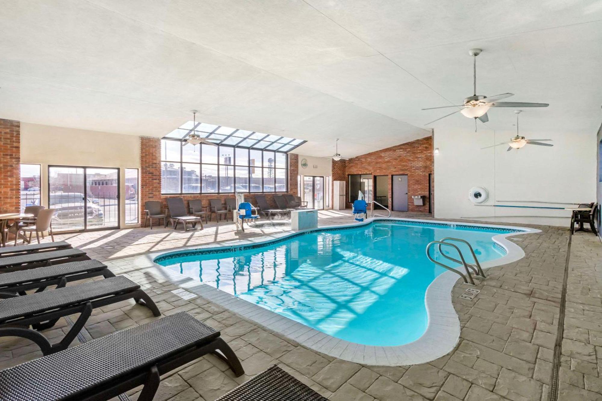 Comfort Inn & Suites Near Fallon Naval Air Station Bagian luar foto