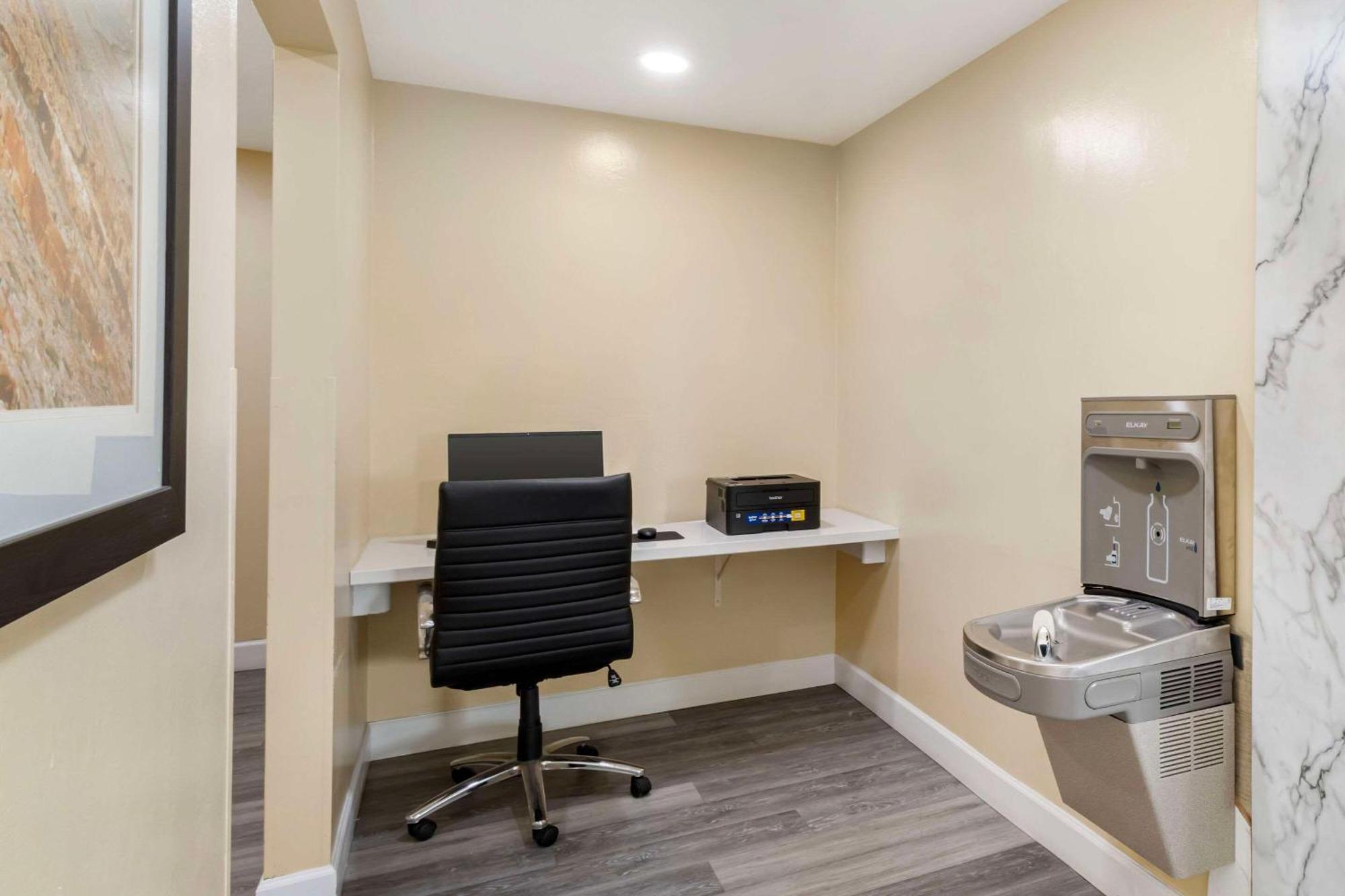 Comfort Inn & Suites Near Fallon Naval Air Station Bagian luar foto