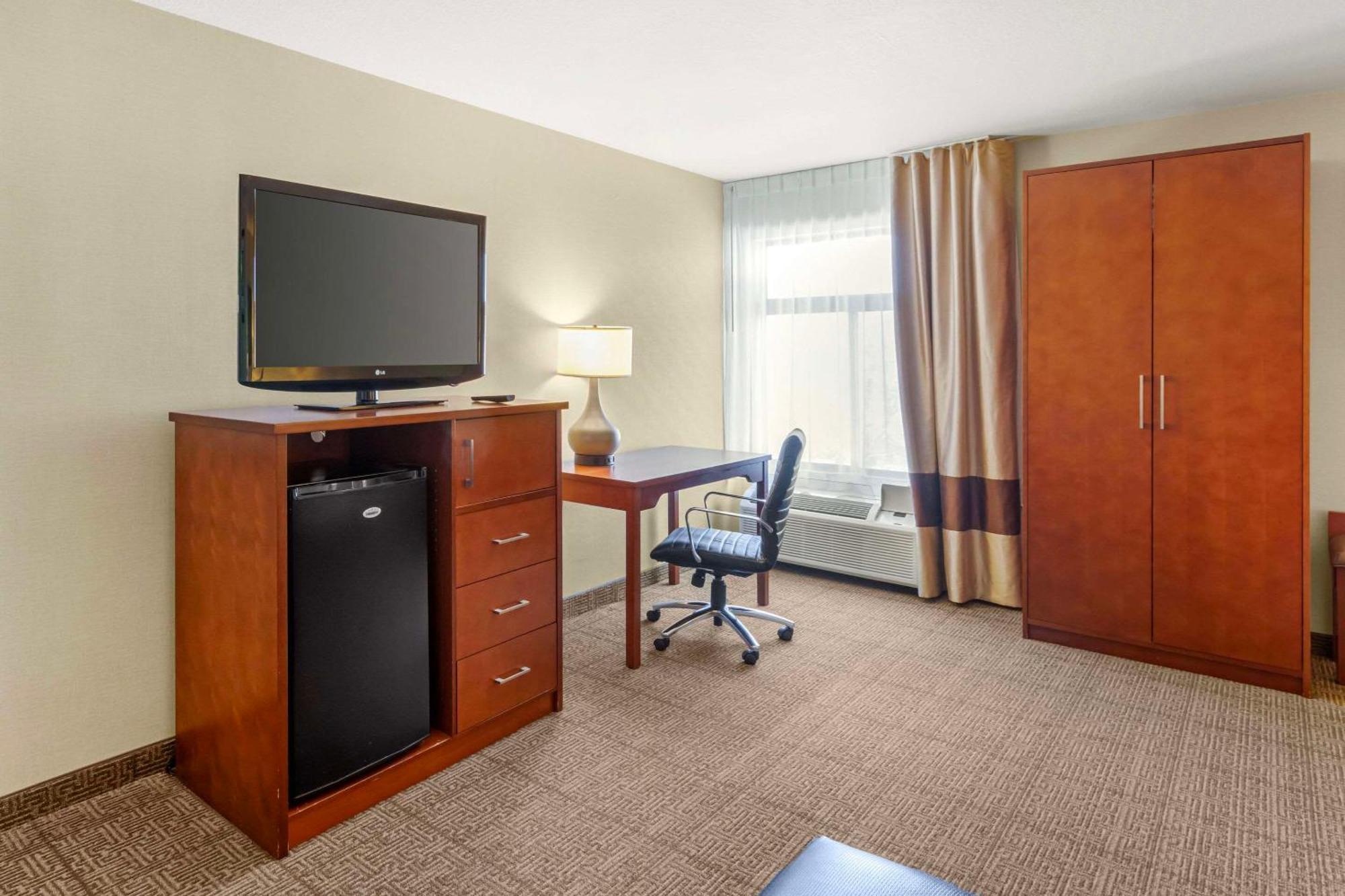 Comfort Inn & Suites Near Fallon Naval Air Station Bagian luar foto