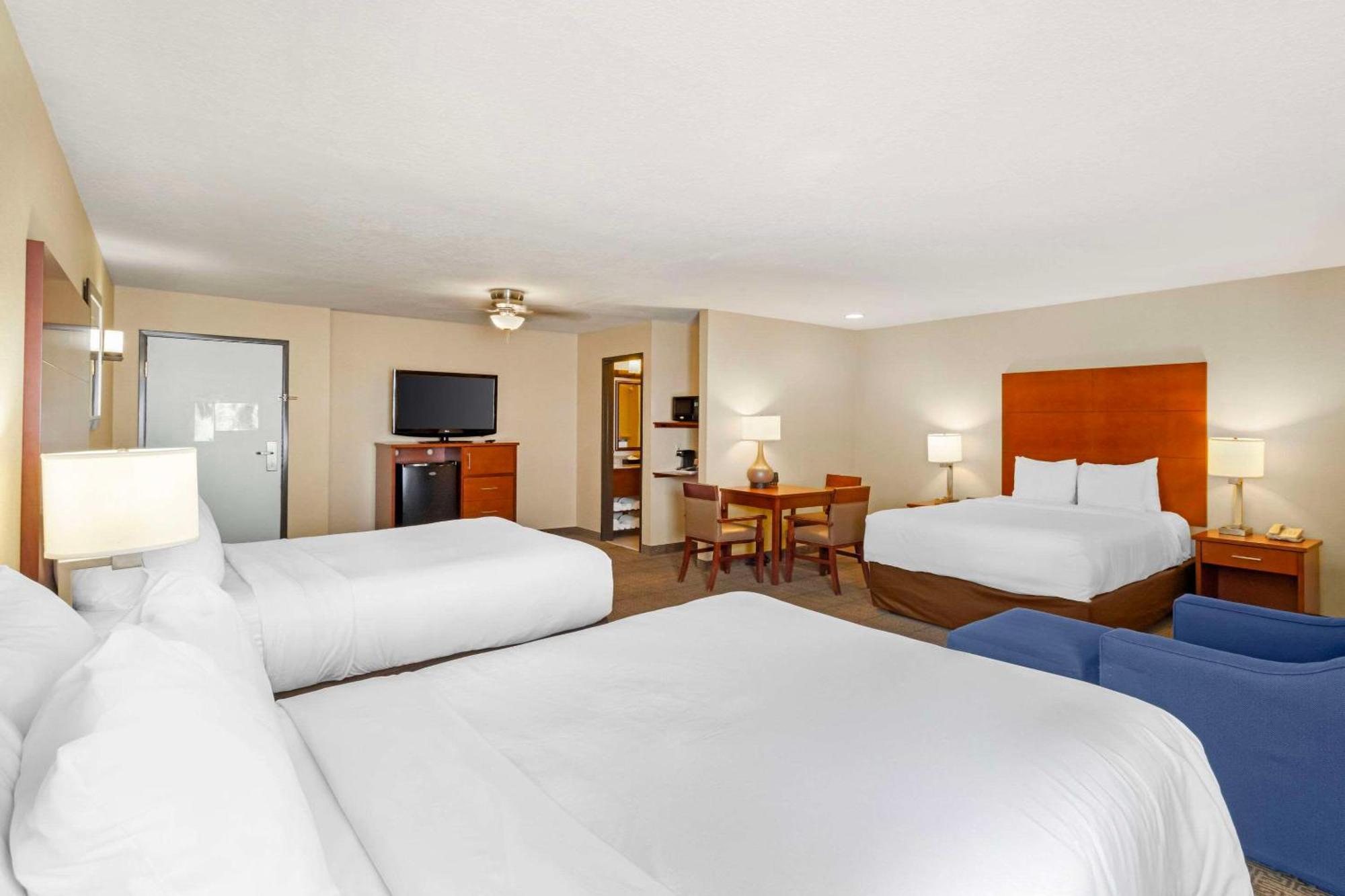 Comfort Inn & Suites Near Fallon Naval Air Station Bagian luar foto