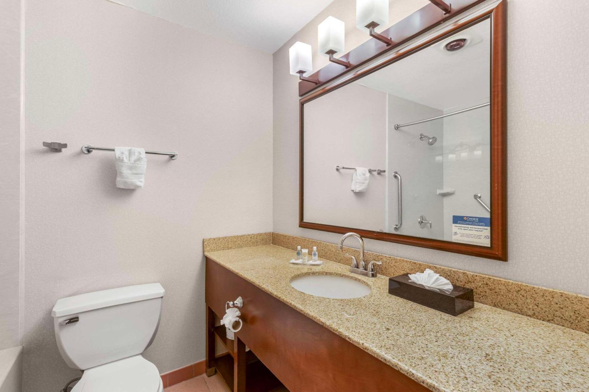 Comfort Inn & Suites Near Fallon Naval Air Station Bagian luar foto