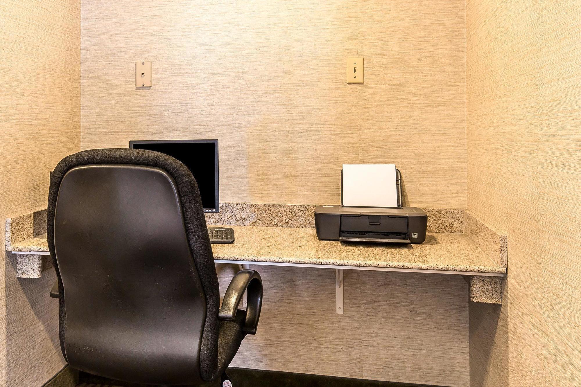 Comfort Inn & Suites Near Fallon Naval Air Station Bagian luar foto