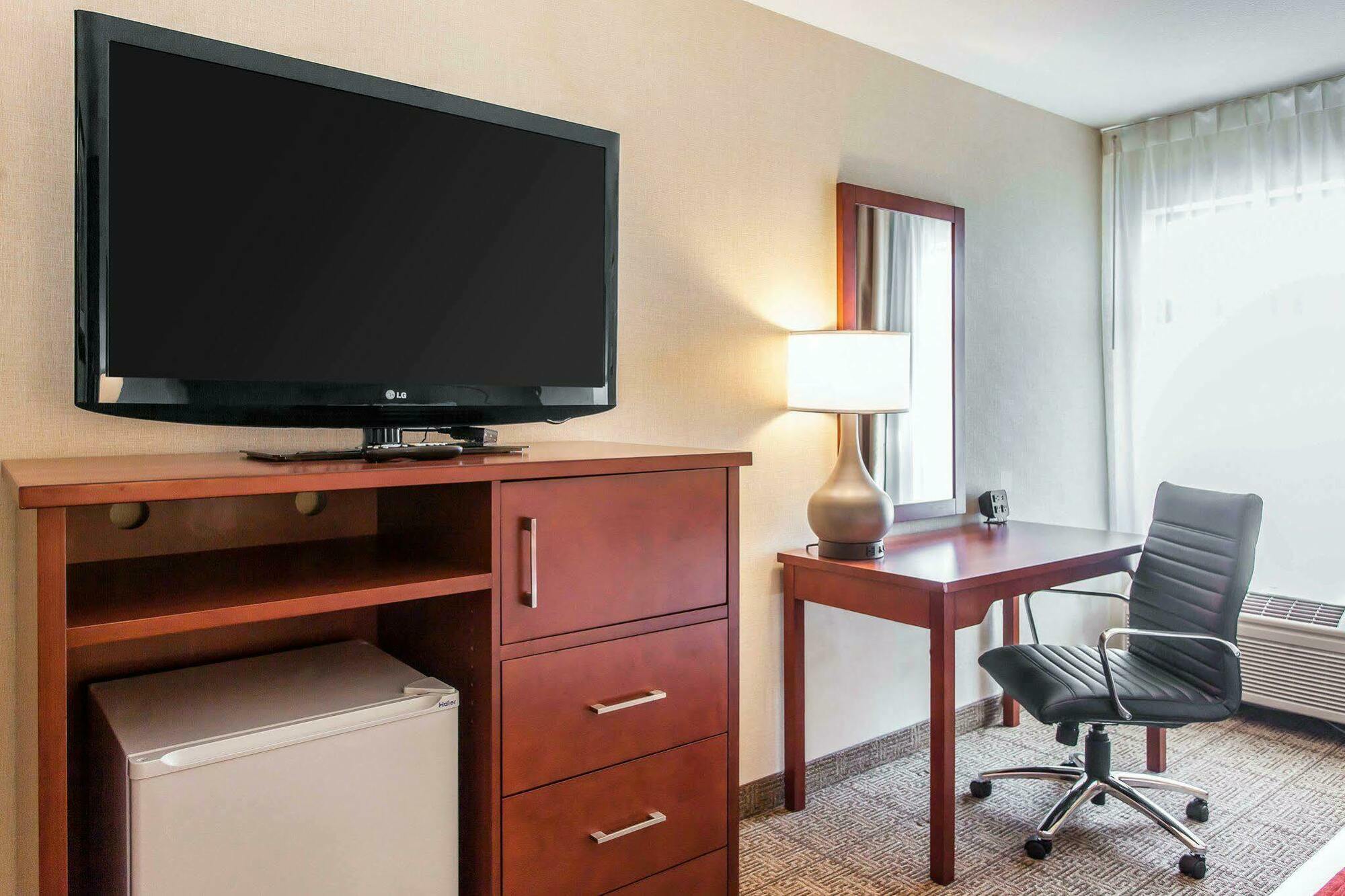 Comfort Inn & Suites Near Fallon Naval Air Station Bagian luar foto